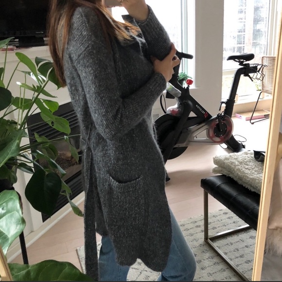 ~SOLD 📦 Babaton Grey Cardigan with Belt - Picture 5 of 6